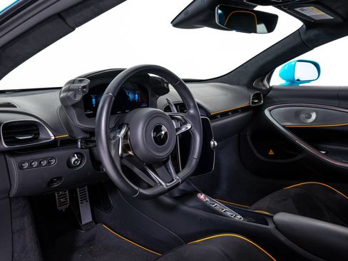Used 2023 McLaren Artura RWD image 17