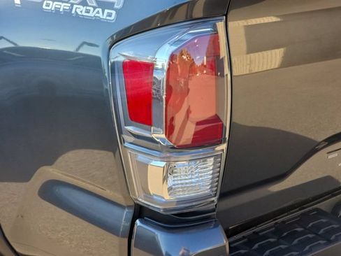 Used 2022 Toyota Tacoma TRD Off-Road w/ TRD Premium Off Road Package AWD/4WD image 36