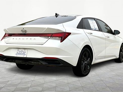 Used 2023 Hyundai Elantra SEL image 2