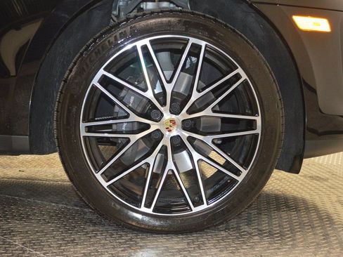Certified 2025 Porsche Macan AWD/4WD image 16