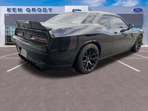 Used 2016 Dodge Challenger SRT Hellcat RWD image 3