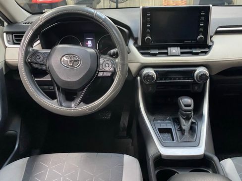 Used 2021 Toyota RAV4 XLE image 9