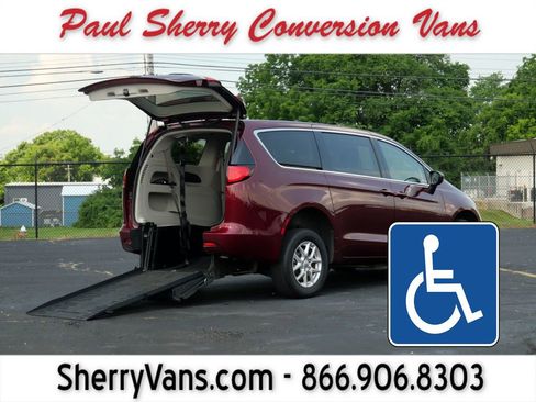 Used 2023 Chrysler Voyager LX image 1