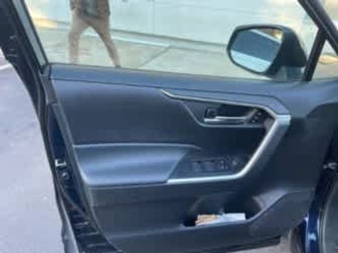 Used 2023 Toyota RAV4 XLE Premium image 11