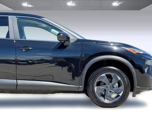 Used 2025 Nissan Rogue SV AWD/4WD image 35