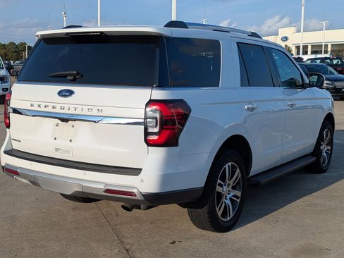 Used 2024 Ford Expedition Limited image 3