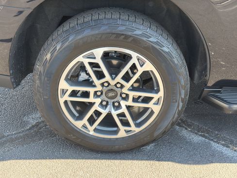 Used 2025 Ford Expedition Active AWD/4WD image 32