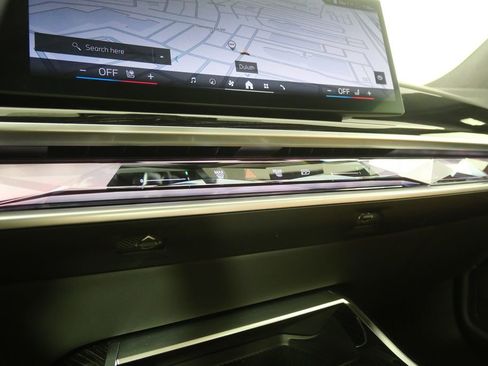 Certified 2025 BMW 740i image 27