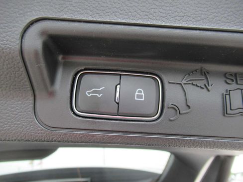 Used 2024 Ford Explorer XLT w/ Equipment Group 202A AWD/4WD image 20