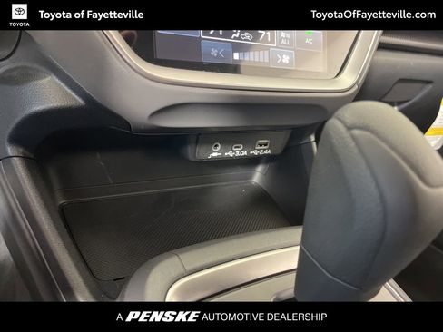 Used 2025 Subaru Crosstrek 2.0i Premium image 32