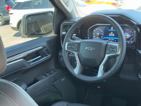 Used 2025 Chevrolet Silverado 1500 LT Trail Boss w/ Convenience Package II image 13