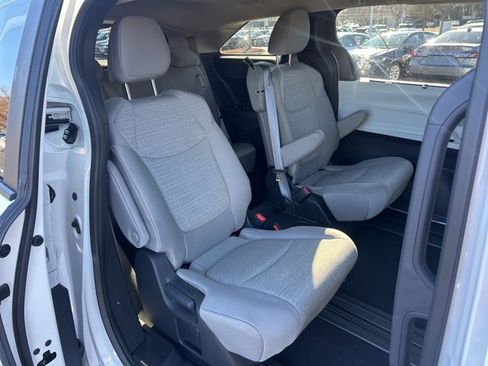 Used 2025 Toyota Sienna LE image 19