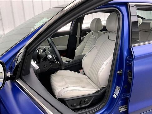 Used 2025 Genesis G70 2.5T w/ Sport Prestige Package image 8