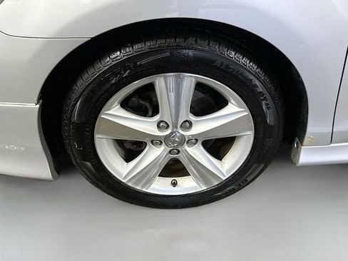 Used 2010 Toyota Camry SE FWD image 12