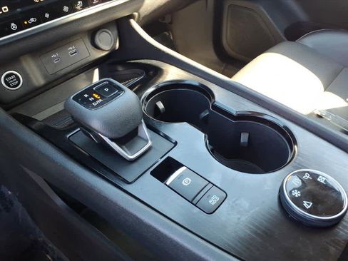 Used 2022 Nissan Rogue SV w/ SV Premium Package image 16