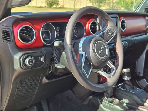 Used 2023 Jeep Gladiator Rubicon AWD/4WD image 8