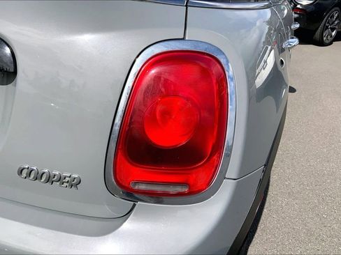 Used 2018 MINI Cooper 4-Door Hardtop image 23