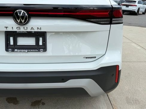 Used 2026 Volkswagen Tiguan SE w/ Panoramic Sunroof Package AWD/4WD image 14