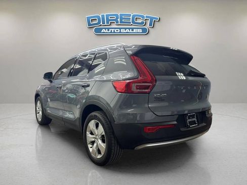 Used 2021 Volvo XC40 T4 Momentum FWD image 4