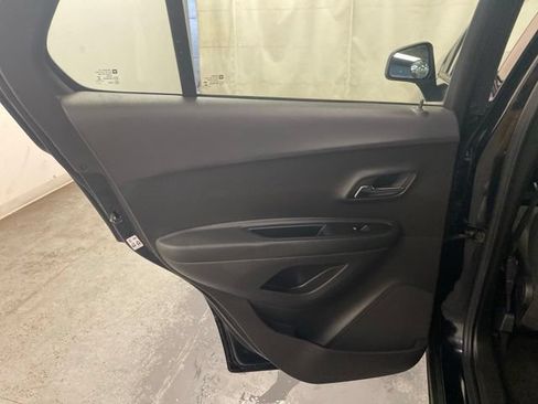 Used 2017 Chevrolet Trax LS AWD/4WD image 18