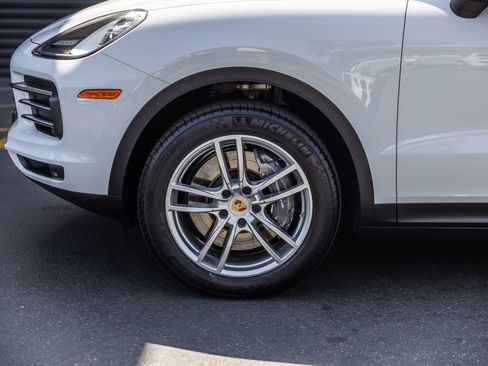 Certified 2023 Porsche Cayenne AWD/4WD image 11