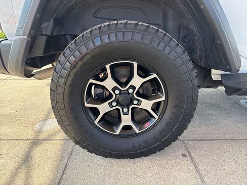 Used 2018 Jeep Wrangler Unlimited Rubicon image 32