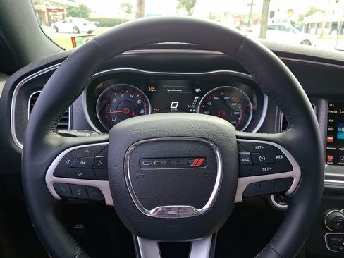 Used 2016 Dodge Charger SXT image 18