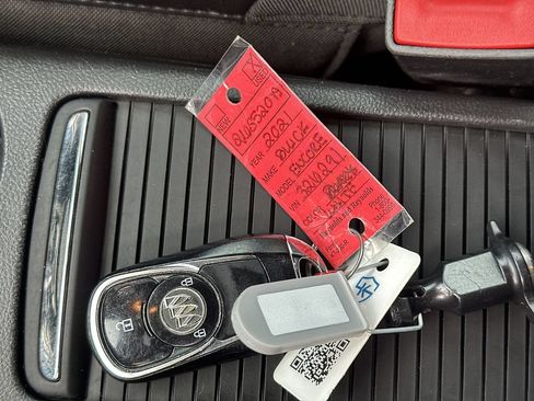 Used 2021 Buick Encore Preferred w/ Safety Package FWD image 22