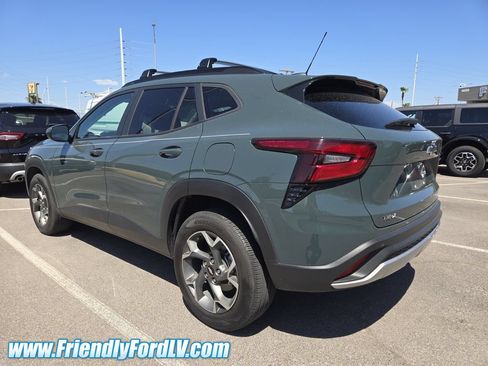 Used 2025 Chevrolet Trax LT w/ Driver Confidence Package FWD image 3