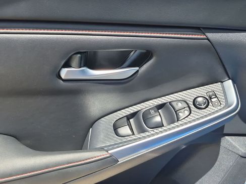 Used 2025 Nissan Sentra SR w/ SR Premium Package FWD image 17