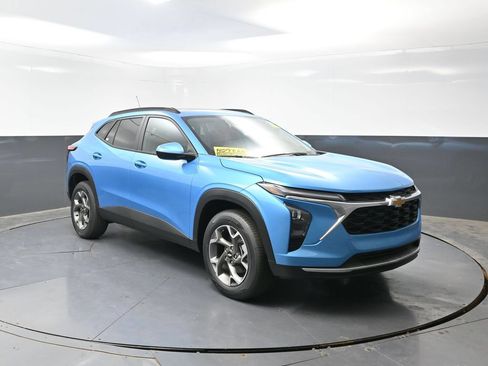 New 2026 Chevrolet Trax LT w/ Sunroof Package FWD image 3