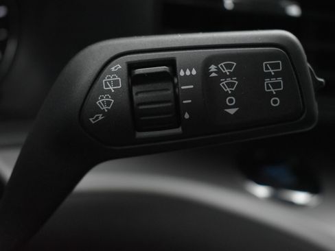 Used 2023 Ford Explorer XLT AWD/4WD image 25
