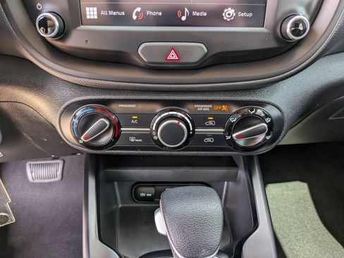 Certified 2025 Kia Soul LX w/ LX Technology Package FWD image 24