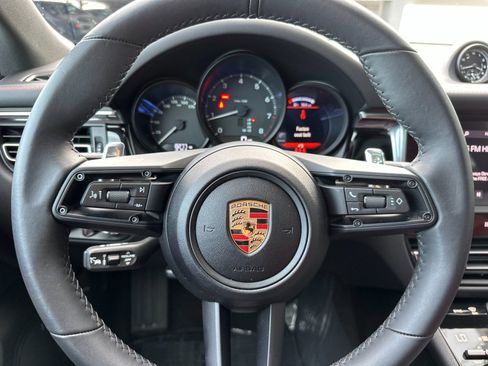 Used 2025 Porsche Macan image 24