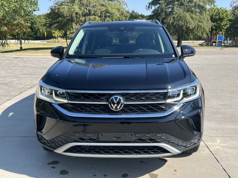 Certified 2024 Volkswagen Taos SEL AWD/4WD image 3