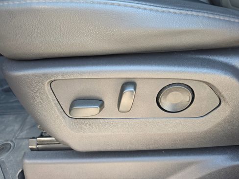 Used 2024 Chevrolet Silverado 2500 ZR2 w/ Technology Package image 13