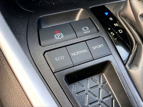 Used 2025 Toyota RAV4 XLE w/ Convenience Package FWD image 34
