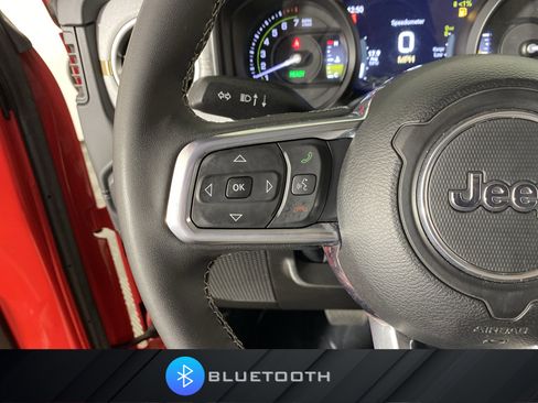 Used 2025 Jeep Wrangler Unlimited Sahara w/ Safety Group AWD/4WD image 23