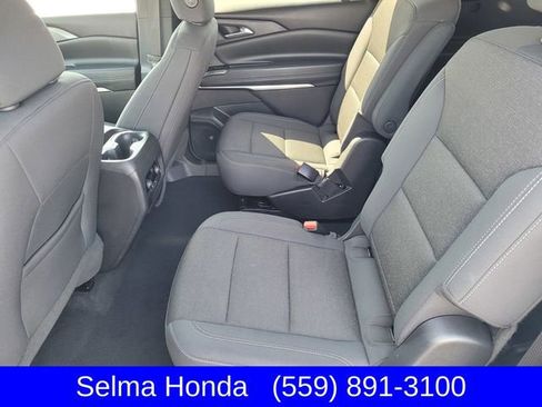 Used 2024 Chevrolet Traverse LT FWD image 8