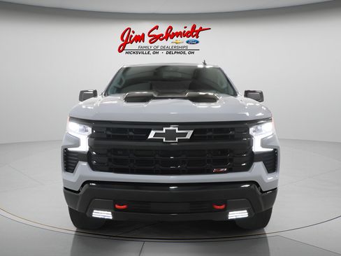 Used 2024 Chevrolet Silverado 1500 LT Trail Boss w/ Convenience Package II AWD/4WD image 2