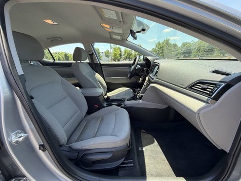 Used 2017 Hyundai Elantra SE FWD image 16