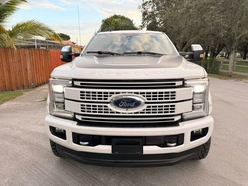 Used 2019 Ford F250 Platinum w/ Platinum Ultimate Package image 3