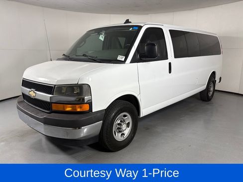 Used 2017 Chevrolet Express 3500 LT w/ LT Preferred Equipment Group RWD image 5