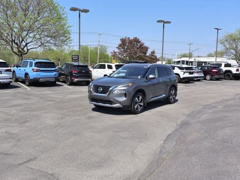 Used 2021 Nissan Rogue Platinum AWD/4WD image 3