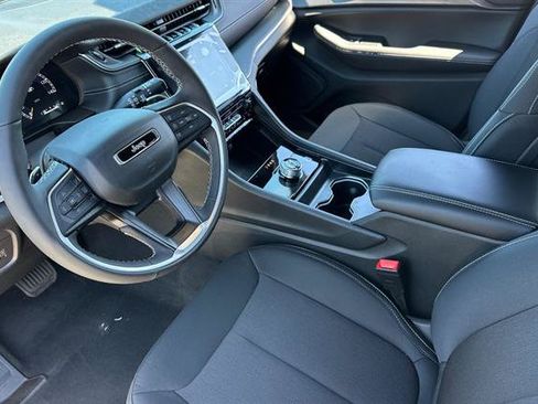 Used 2025 Jeep Grand Cherokee Laredo X w/ Luxury Tech Group I AWD/4WD image 9