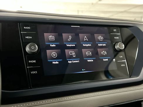 Certified 2024 Volkswagen Taos SE FWD image 18