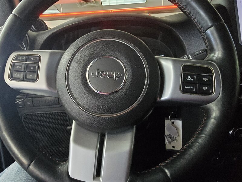 Used 2013 Jeep Wrangler Unlimited Rubicon AWD/4WD image 28