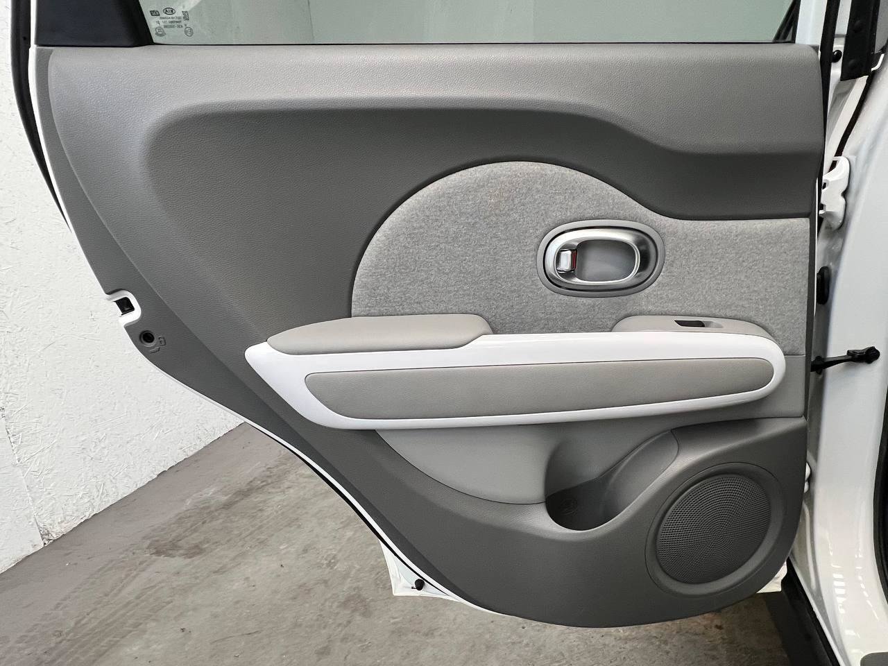 Used 2016 Kia Soul EV FWD image 9