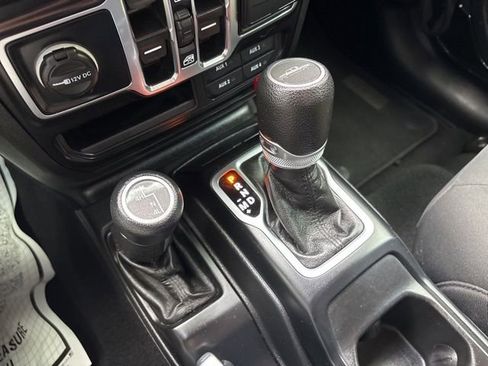 Used 2021 Jeep Gladiator Willys image 44