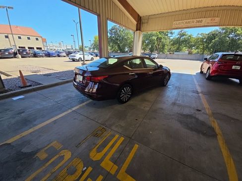 Used 2025 Nissan Altima 2.5 SV FWD image 7